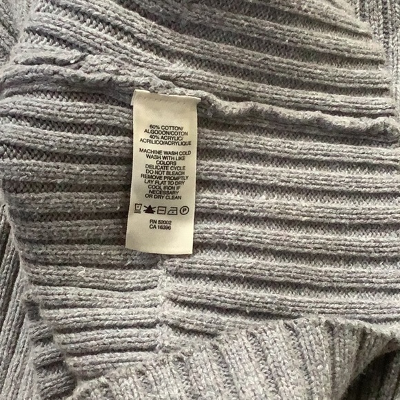 DKNY Jeans Sweater - Picture 7 of 7